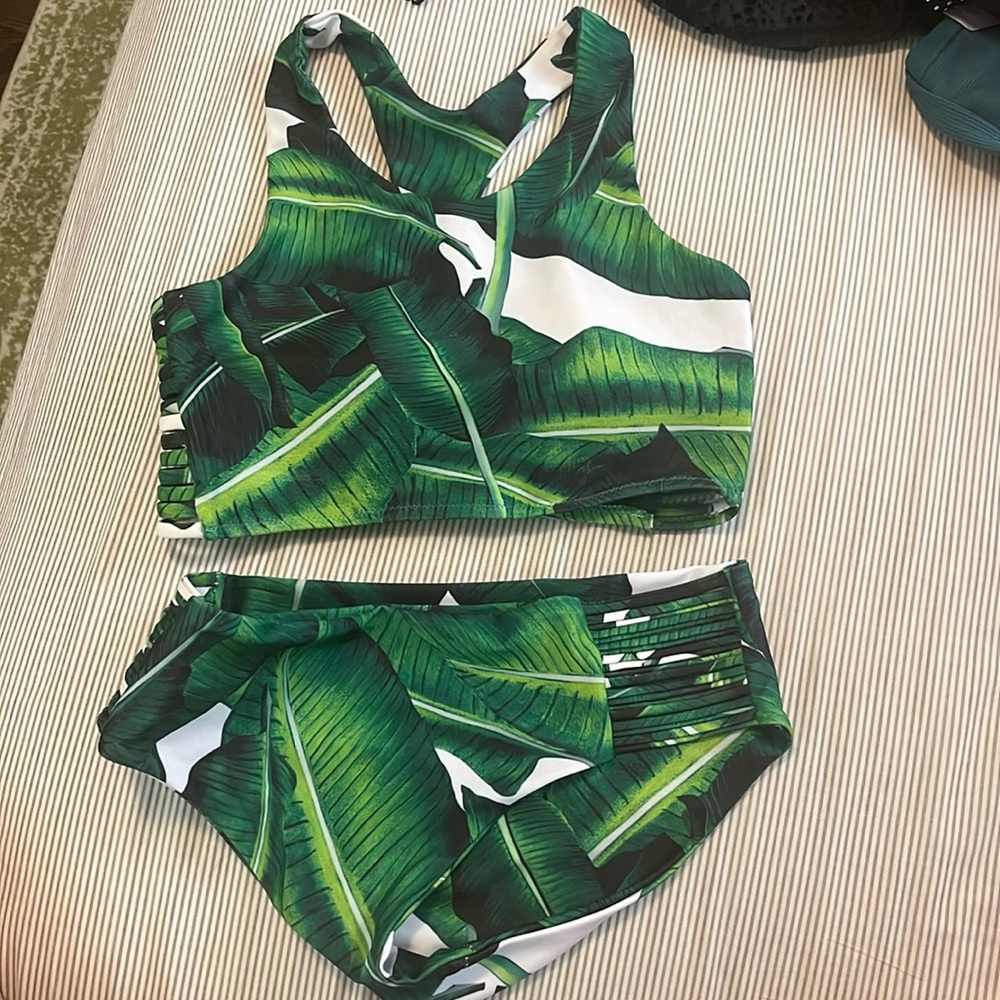Green leaf pattern bathing suit set